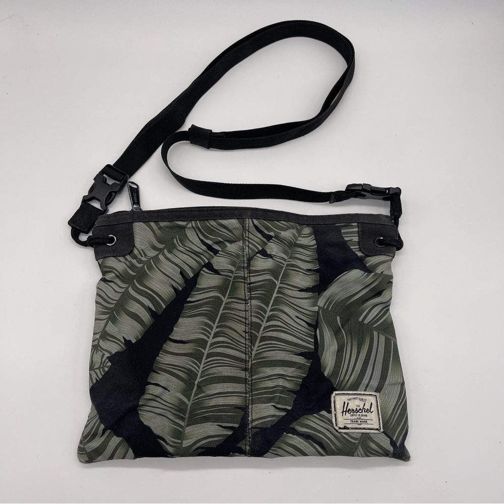 Herschel Heritage Crossbody Green Crossbody Leaf Print Adjustable Strap Zip